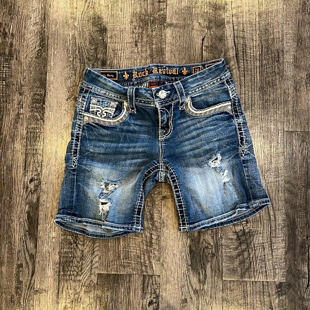Women’s Rock Revival Jean shorts size 26/27 mid length